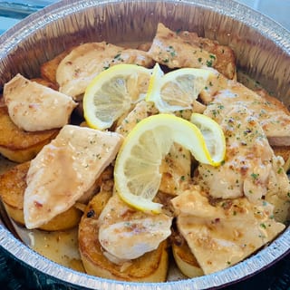 Chicken Scampi Over Garlic Bread